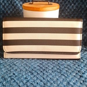 NWOT KUT FROM THE KLOTH Tri-fold Wallet